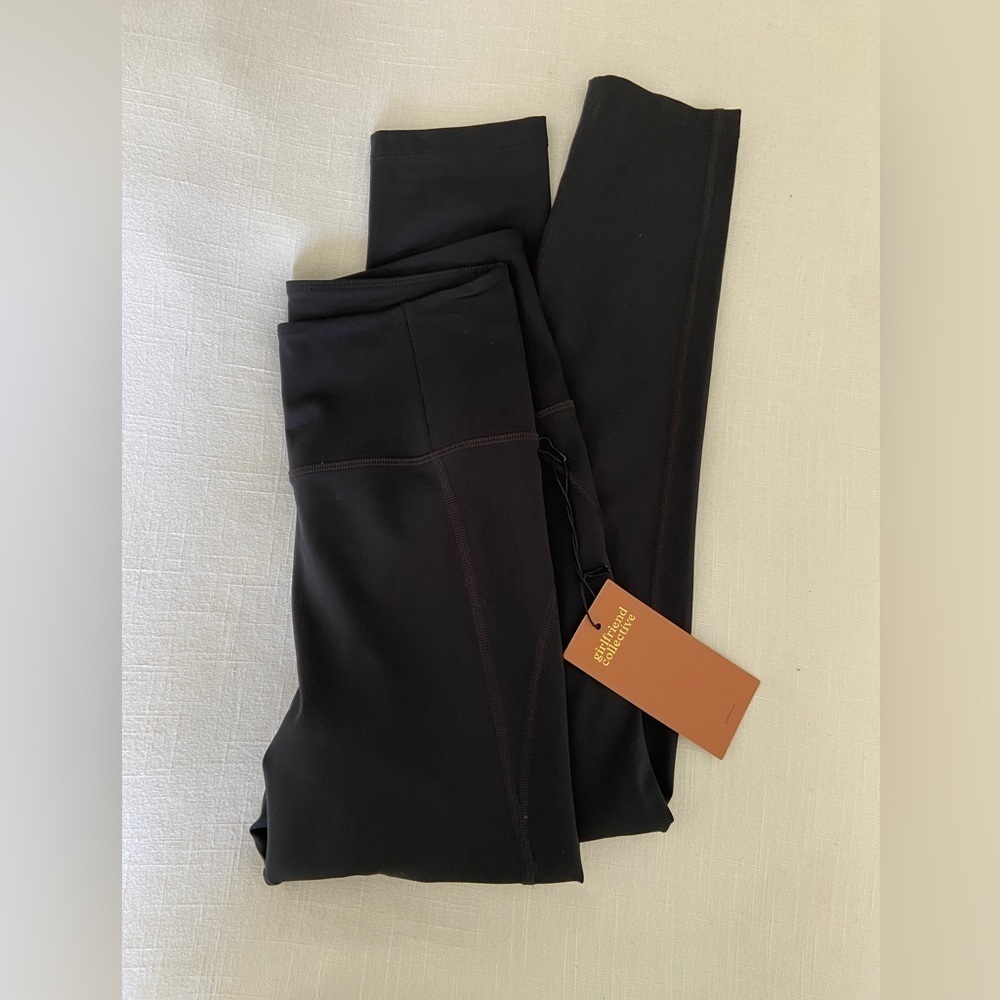 Girlfriend Collective compressive high rise Leggings in black 23 3/4 in - Picture 3 of 6